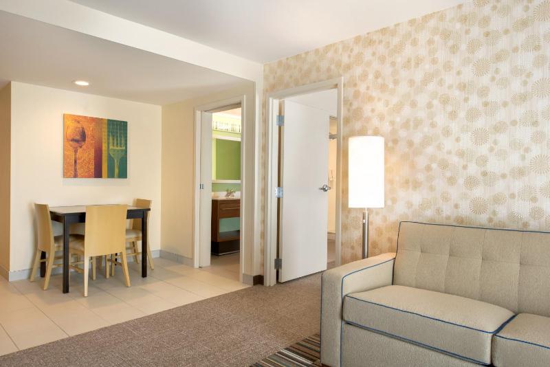 One-Bedroom Queen Suite - Non-Smoking image 2