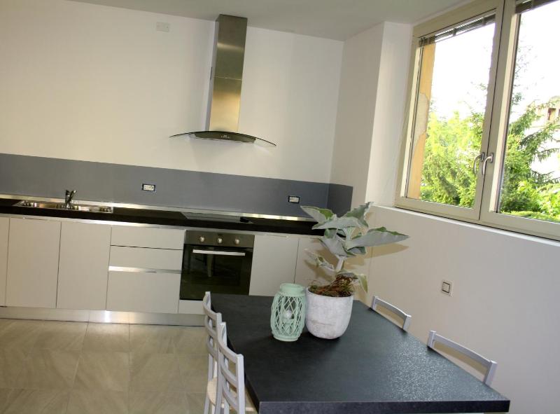 One-Bedroom Apartment image 3