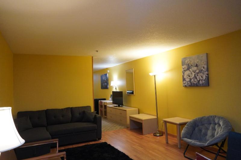 Deluxe Family Suite image 2