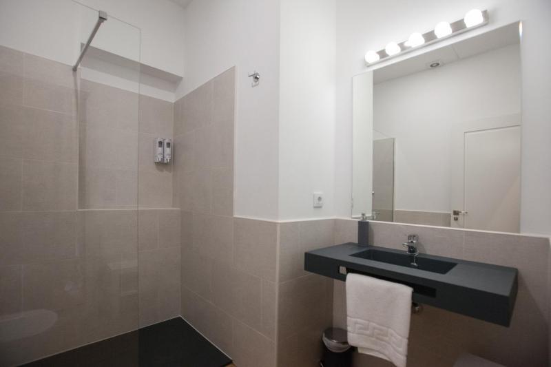 One-Bedroom Apartment image 2