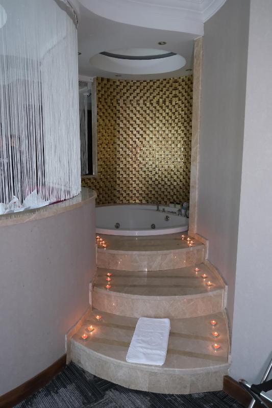 Honeymoon Suite image 4