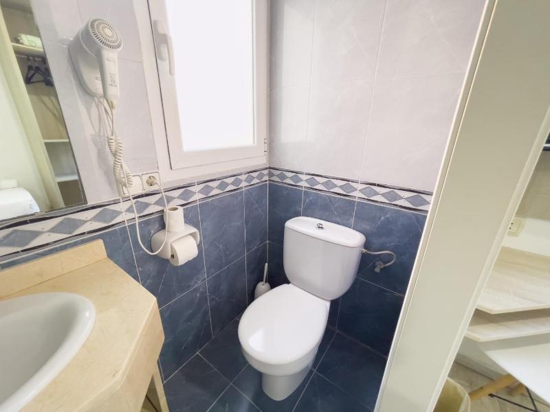 Single Room image 3