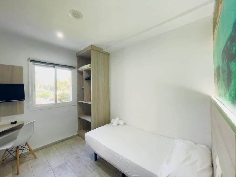 Single Room image 4