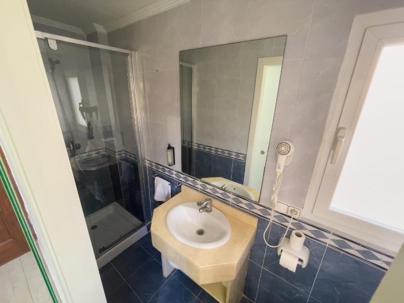 Single Room image 2