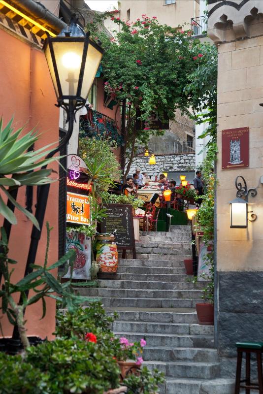 Porta Di Mezzo Luxury Suites & Rooms - image 25