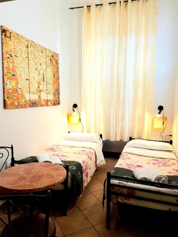 Budget Twin Room image 4