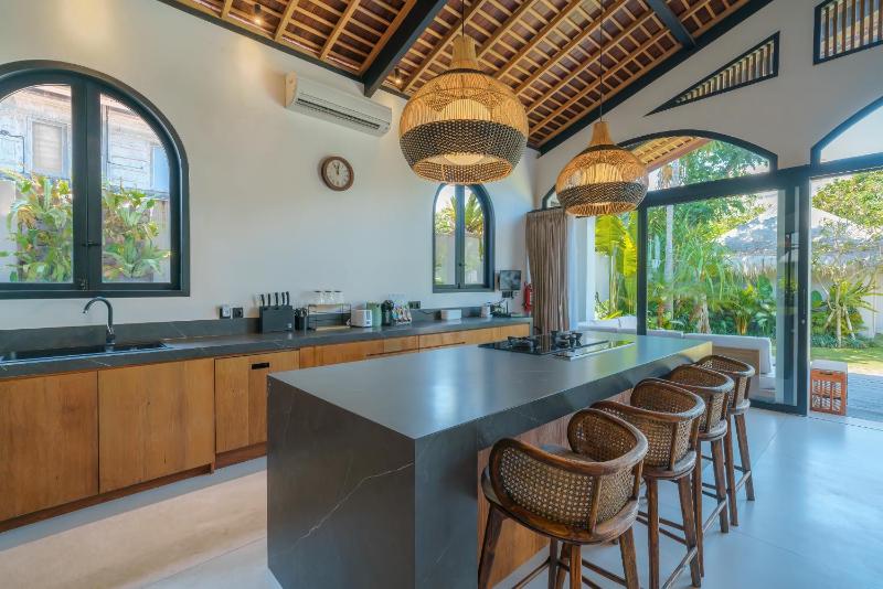 Casa Donilo - 4BR Designer Villa in Canggu - image 4