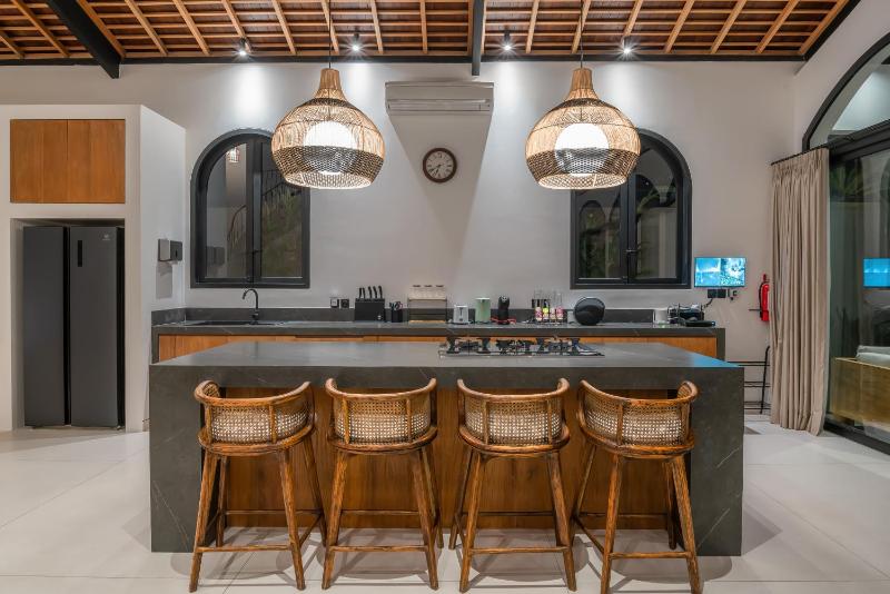 Casa Donilo - 4BR Designer Villa in Canggu - image 5