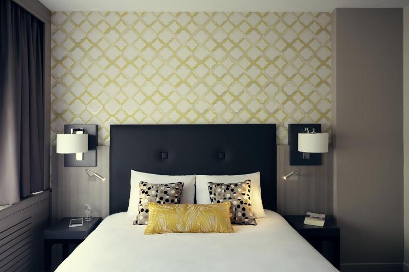 Junior Suite with One Double Bed and One Sofabed image 3