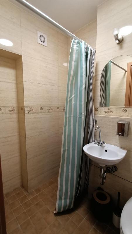 Single Room image 4
