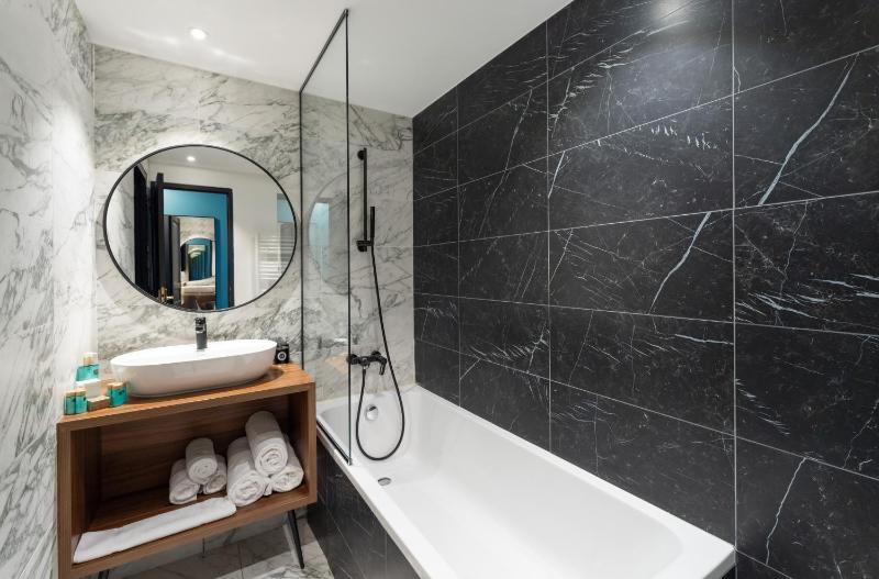 Triple Room with bath and Village View image 2