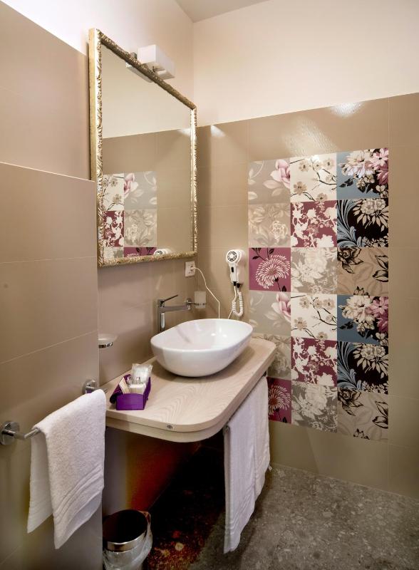 Porta Di Mezzo Luxury Suites & Rooms - image 47