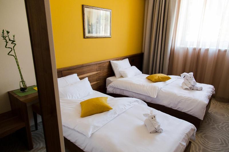 Twin Room image 2