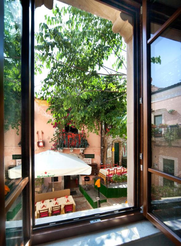 Porta Di Mezzo Luxury Suites & Rooms - image 30