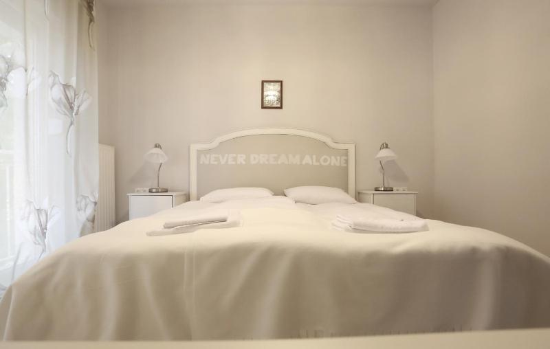 Double Room image 2