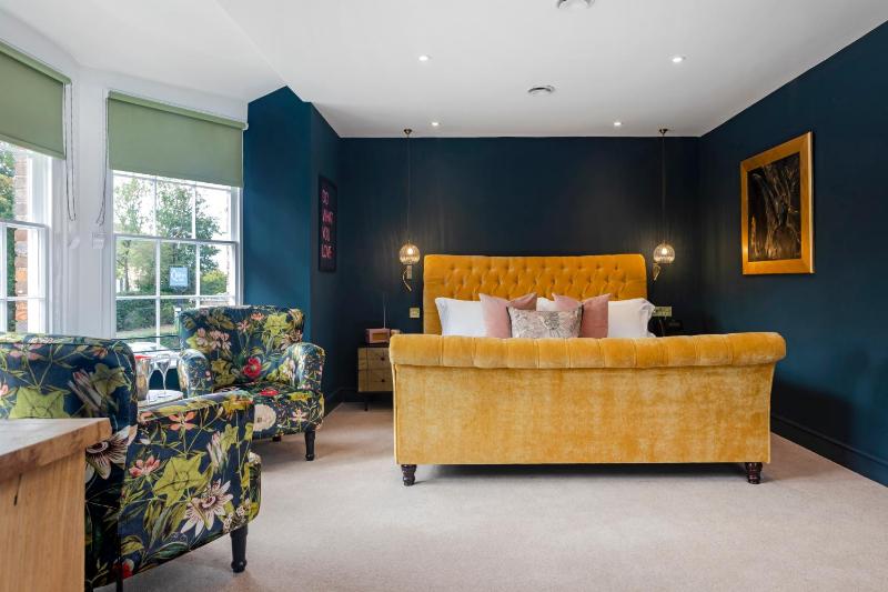Executive Suite image 3