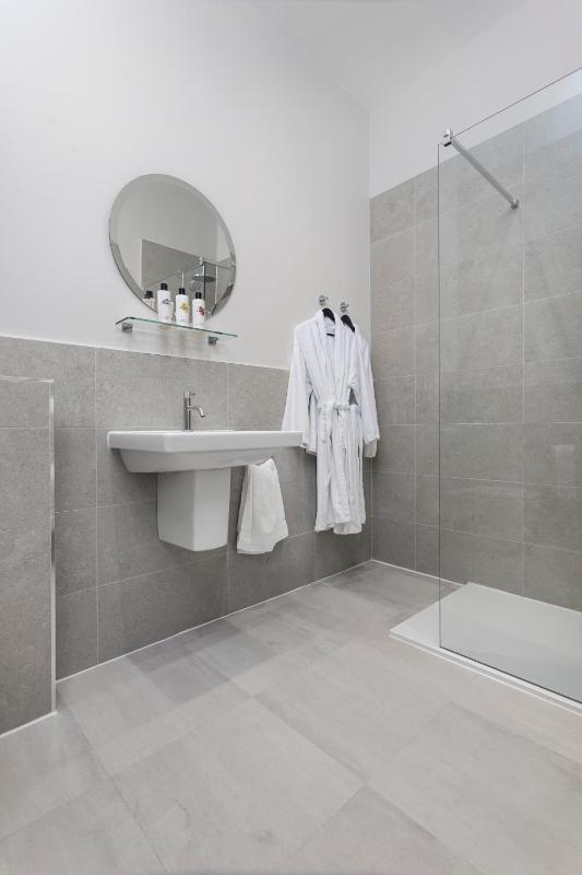 Executive Suite image 2