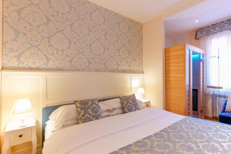 Superior Double or Twin Room image 4