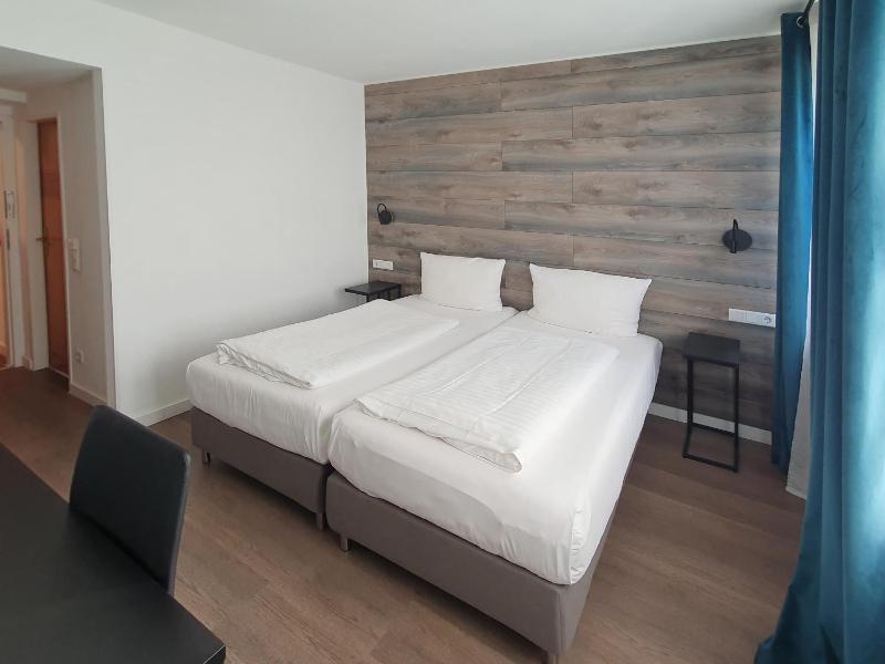 Double or Twin Room image 3