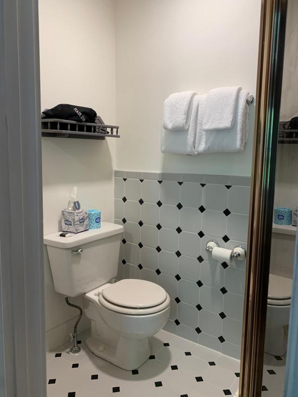 Queen Room image 1