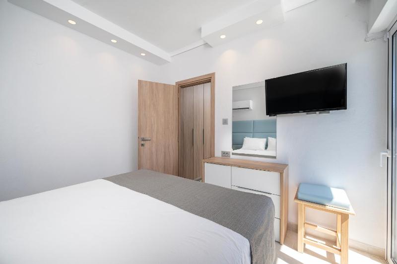 Poseidon Deluxe Apartments - image 10