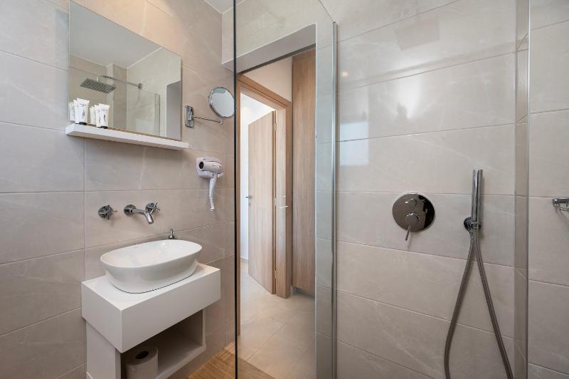 Poseidon Deluxe Apartments - image 7