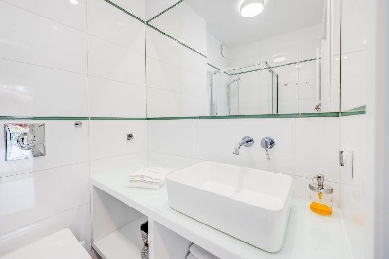 HUS - caloroczne komfortowe szeregi blisko plazy - image 46