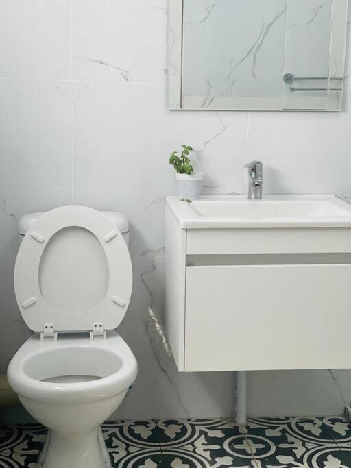 Central Gabs Oasis: 2BR-Retreat - image 14