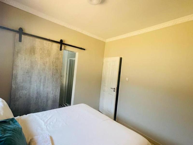 Central Gabs Oasis: 2BR-Retreat - image 11
