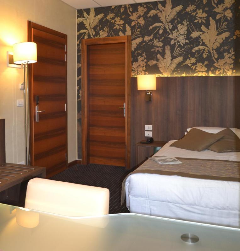 Double Room image 3