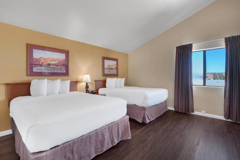 Queen Suite with Two Queen Beds - Non Smoking image 1