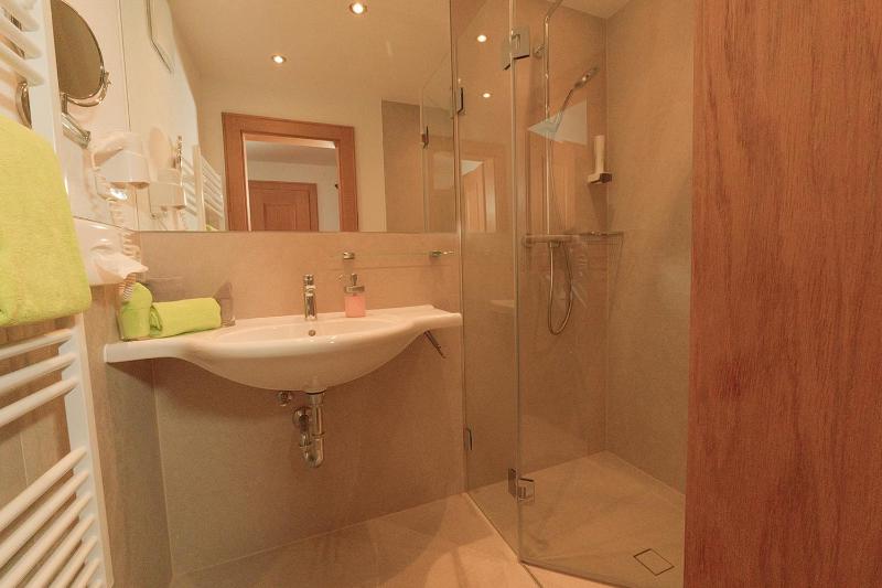 Double Room with Lake View image 2