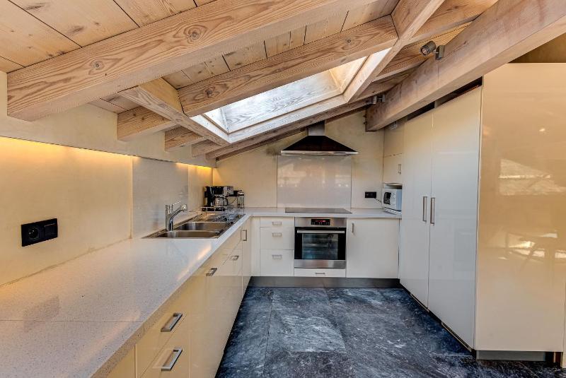 Chalet d'Olivier Alpes Agency Les Praz Chamonix Sleeps 8 - image 12