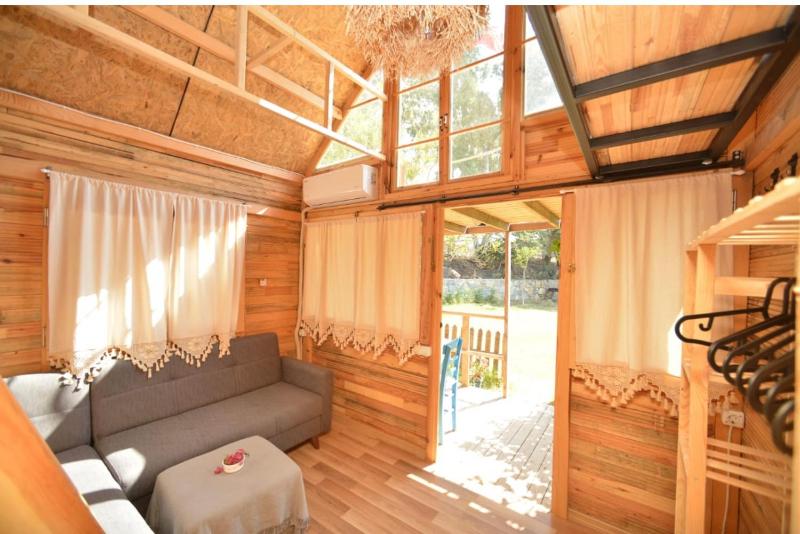 Bungalow with Garden View image 1