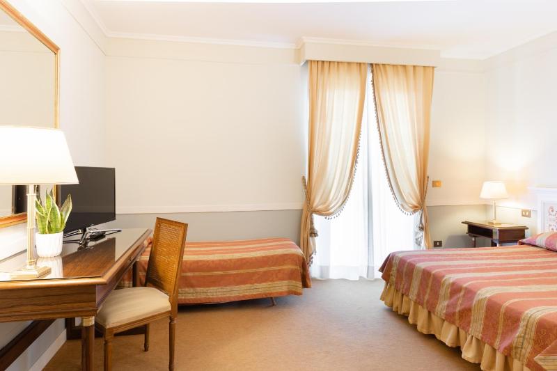 Superior Triple Room image 1