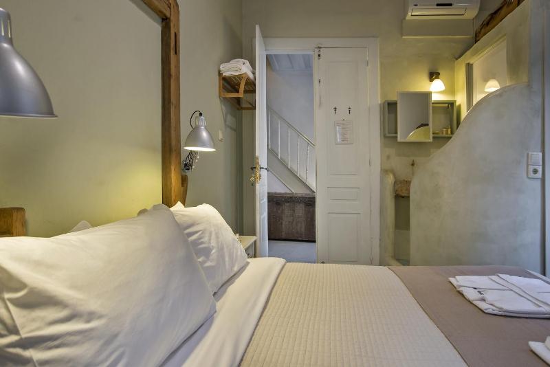 Poco - Standard Double Room with City View and Balcony image 4