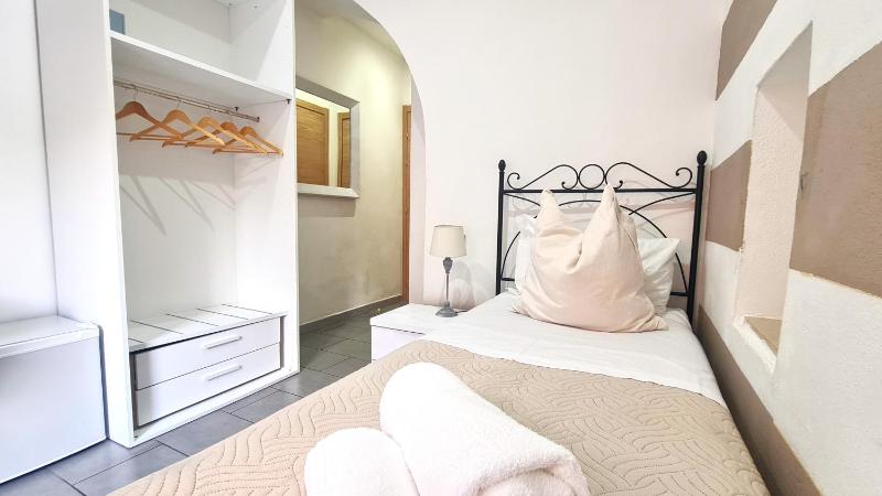 Single Room with Private Bathroom image 1