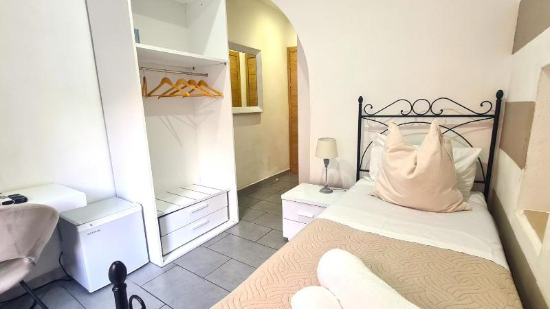 Single Room with Private Bathroom image 3