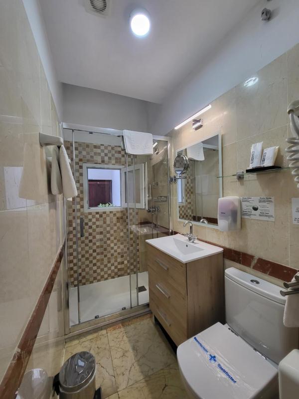 Interior Economy Twin Room image 4