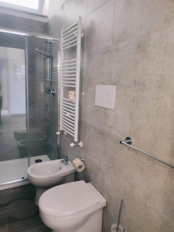 Single Room image 3