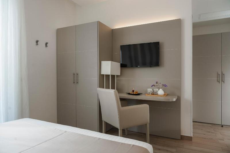 Deluxe Triple Room image 4