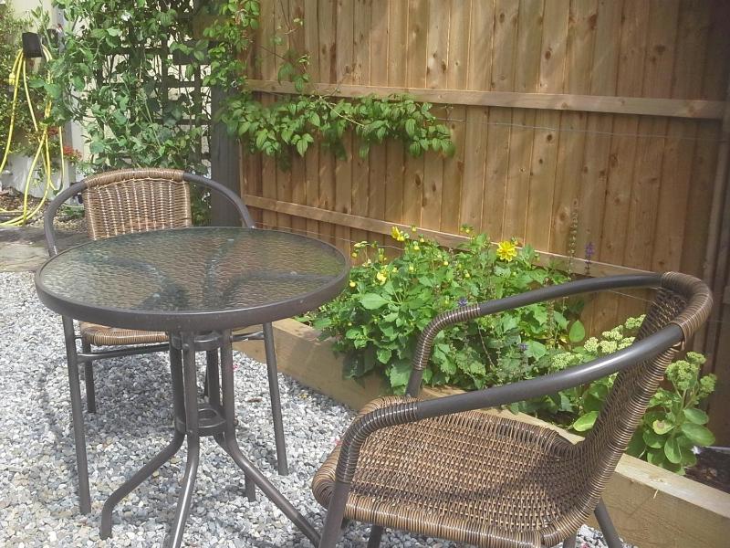 Apartment with Shower image 3