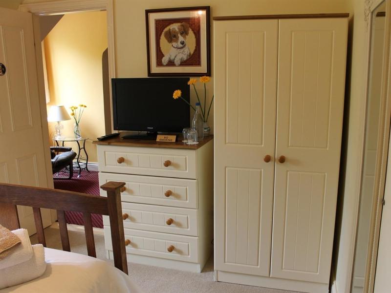 Deluxe Double Room with Shower image 4