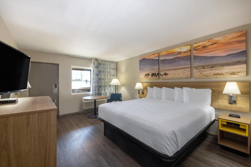 King Room - Disability Access/Non-Smoking image 3