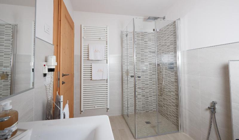 One-Bedroom Apartment image 4