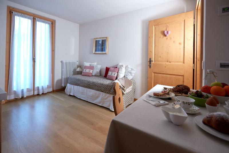 One-Bedroom Apartment image 2