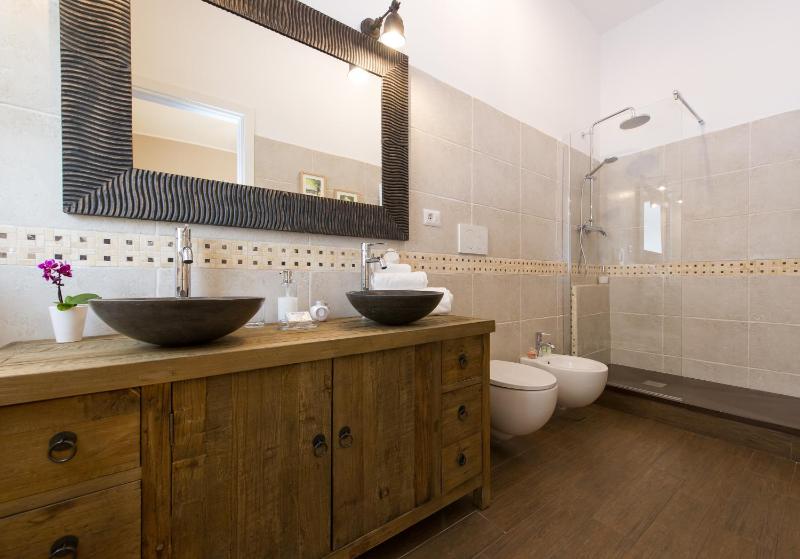 Luxury Triple Room image 2