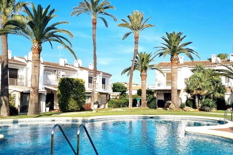 Adosado en Urbanización la Aldea Denia Images