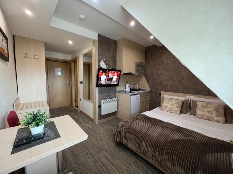 Apartment with Mountain View image 1