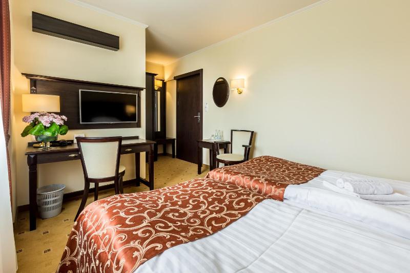 Standard Twin Room image 2